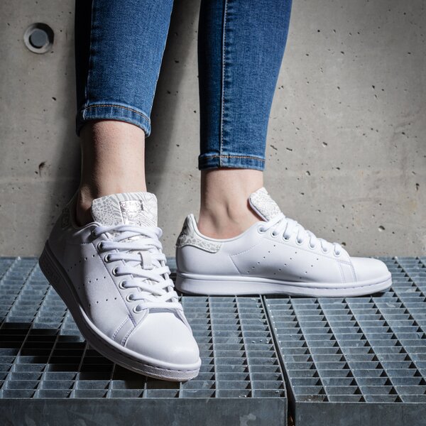 Дамски маратонки ADIDAS STAN SMITH  gw1702 цвят бял