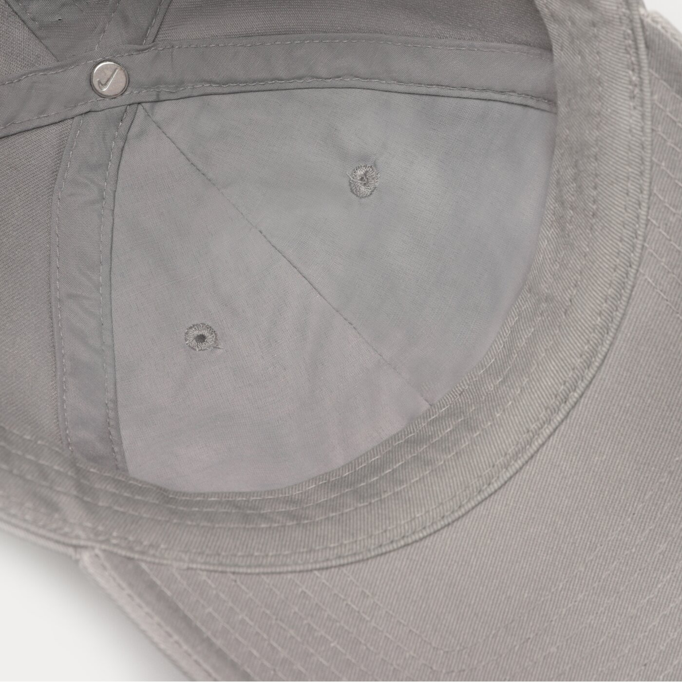 Дамска шапка с козирка NIKE ШАПКА SPORTSWEAR HERITAGE86 FUTURA WASHED 913011-073 цвят сив