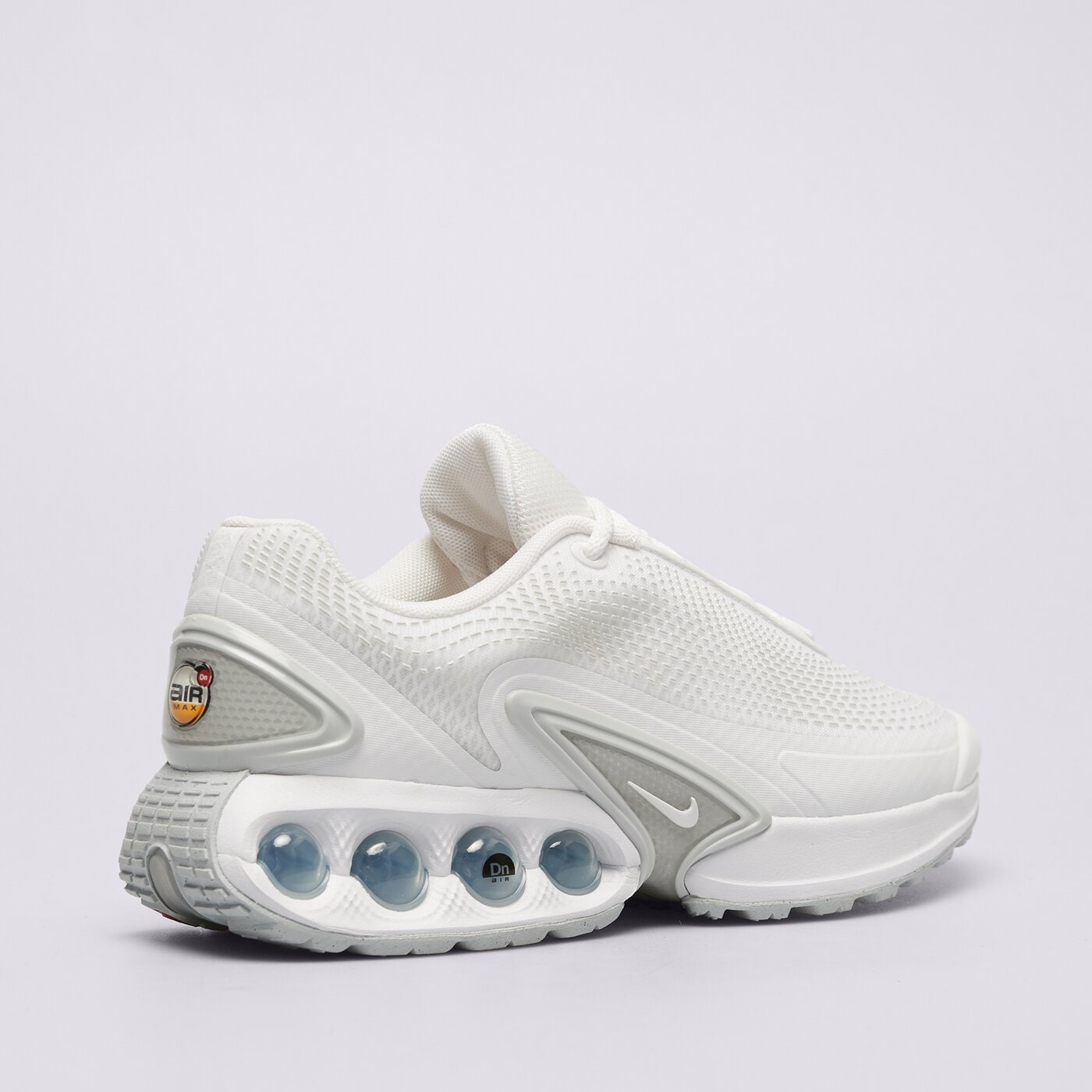 Дамски маратонки NIKE W AIR MAX DN  fj3145-102 цвят бял