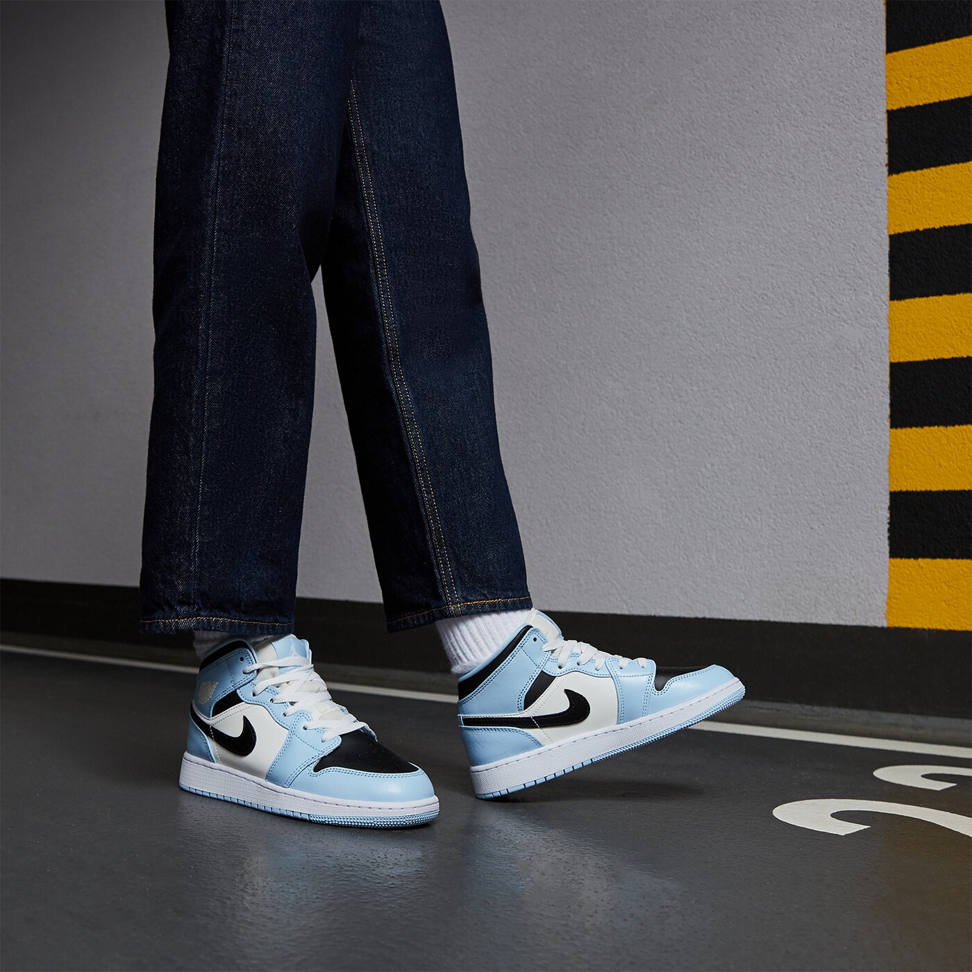 Детски маратонки AIR JORDAN 1 MID GG 555112-401 цвят син