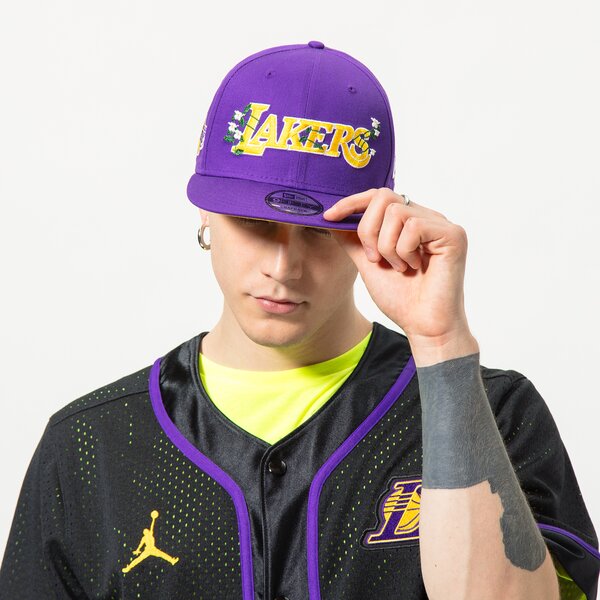 Мъжка шапка с козирка NEW ERA ШАПКА FLOWER WORDMARK 950 LAKERS LOS ANGELES LAKERS 60358100 цвят виолетов