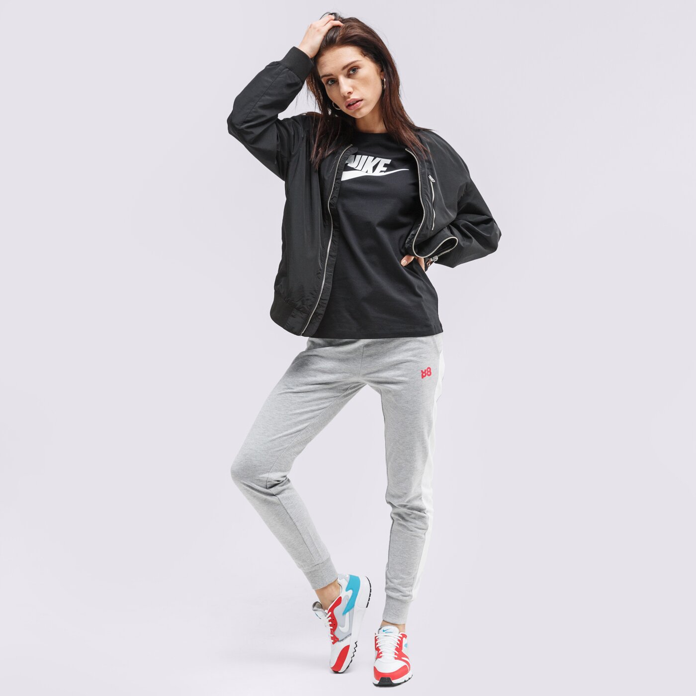 Дамска тениска NIKE ТЕНИСКА ESSENTIAL FUTURA SHORT SLEEVE ТЕНИСКА SPORTSWEA bv6169-010 цвят черен