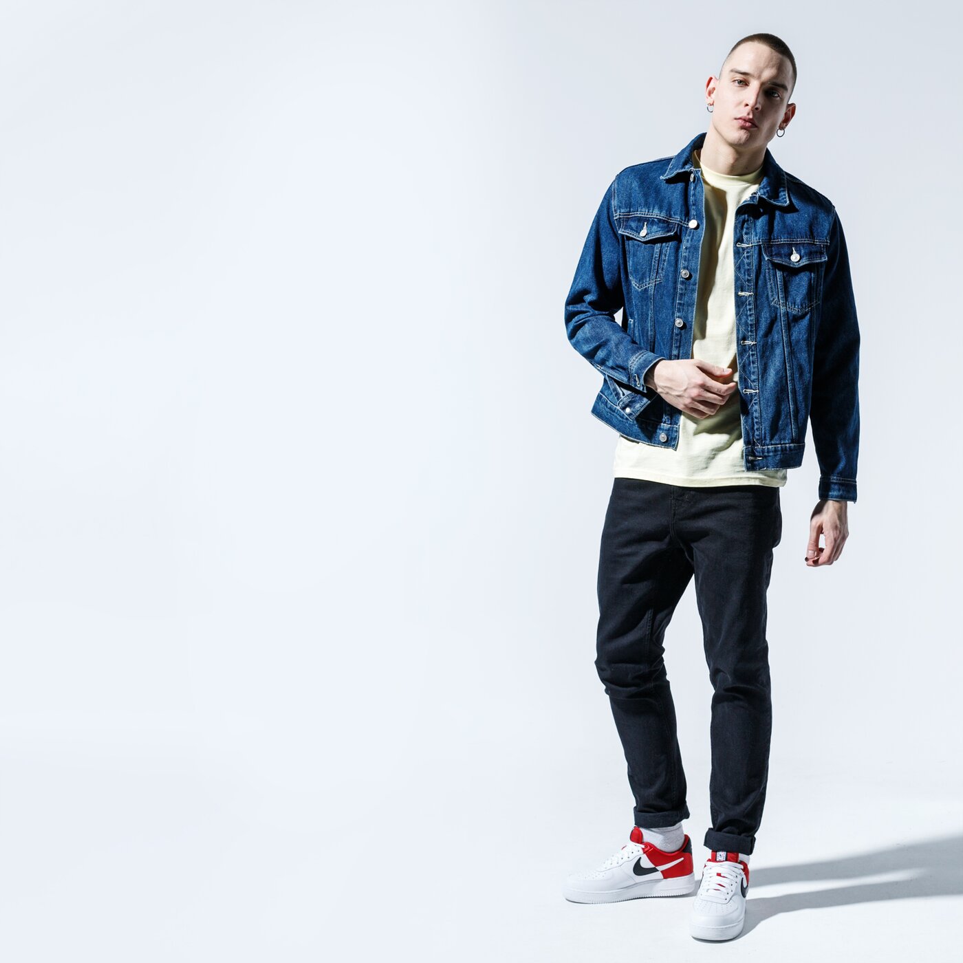 Мъжка тениска VANS ТЕНИСКА MN LEFT CHEST LOGO TEE DOUBLE CREAM/BLACK vn0a3czeymb1 цвят жълт