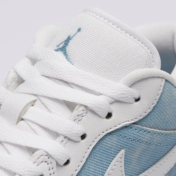 Дамски маратонки WMNS AIR JORDAN 1 LOW SE  hq2004-400 цвят бял