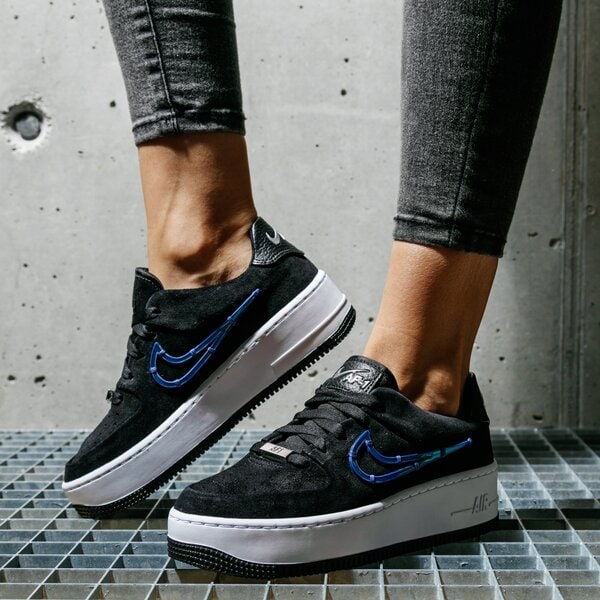 Дамски маратонки NIKE W AF1 SAGE LOW LX ci3482-001 цвят черен