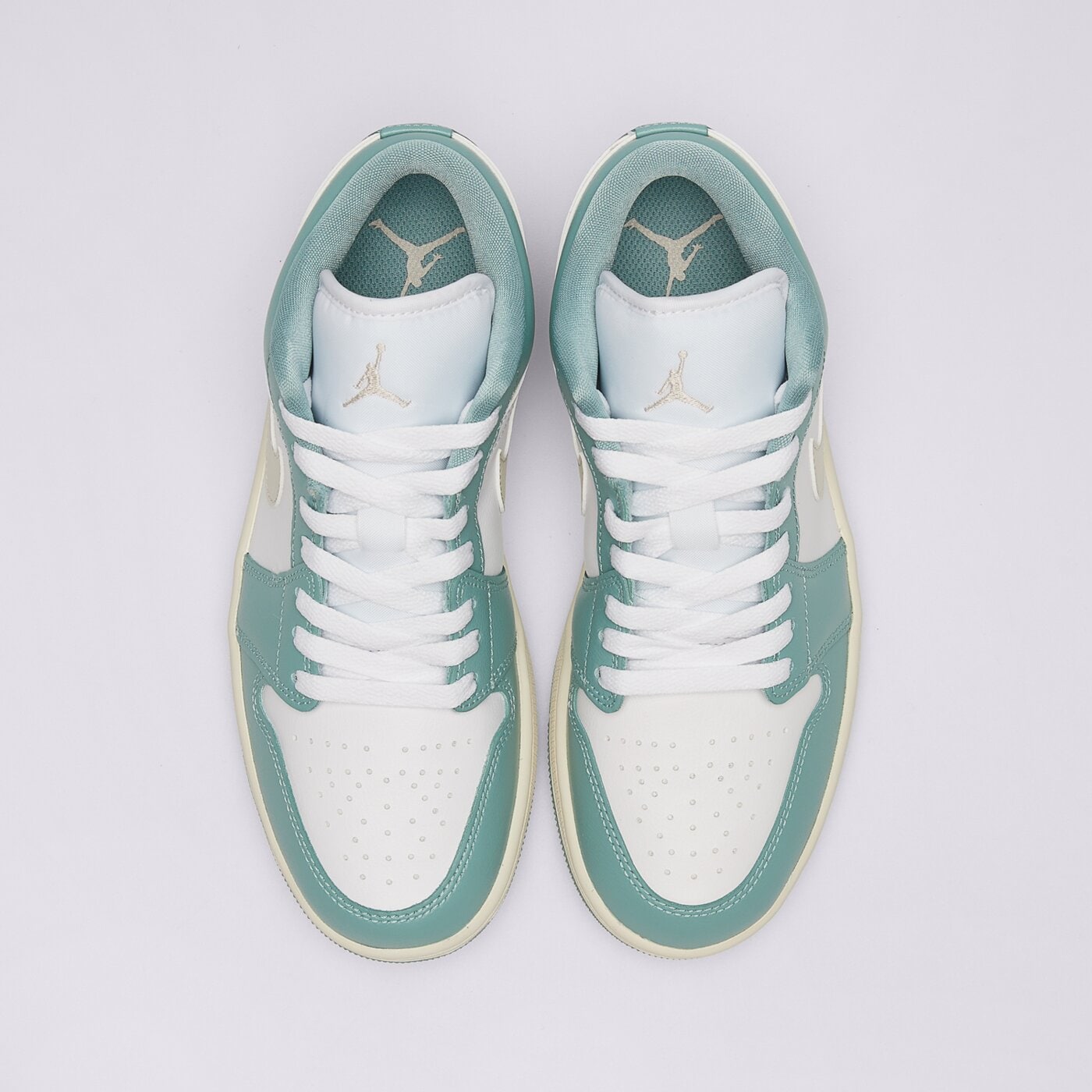 Дамски маратонки WMNS AIR JORDAN 1 LOW dc0774-138 цвят бял