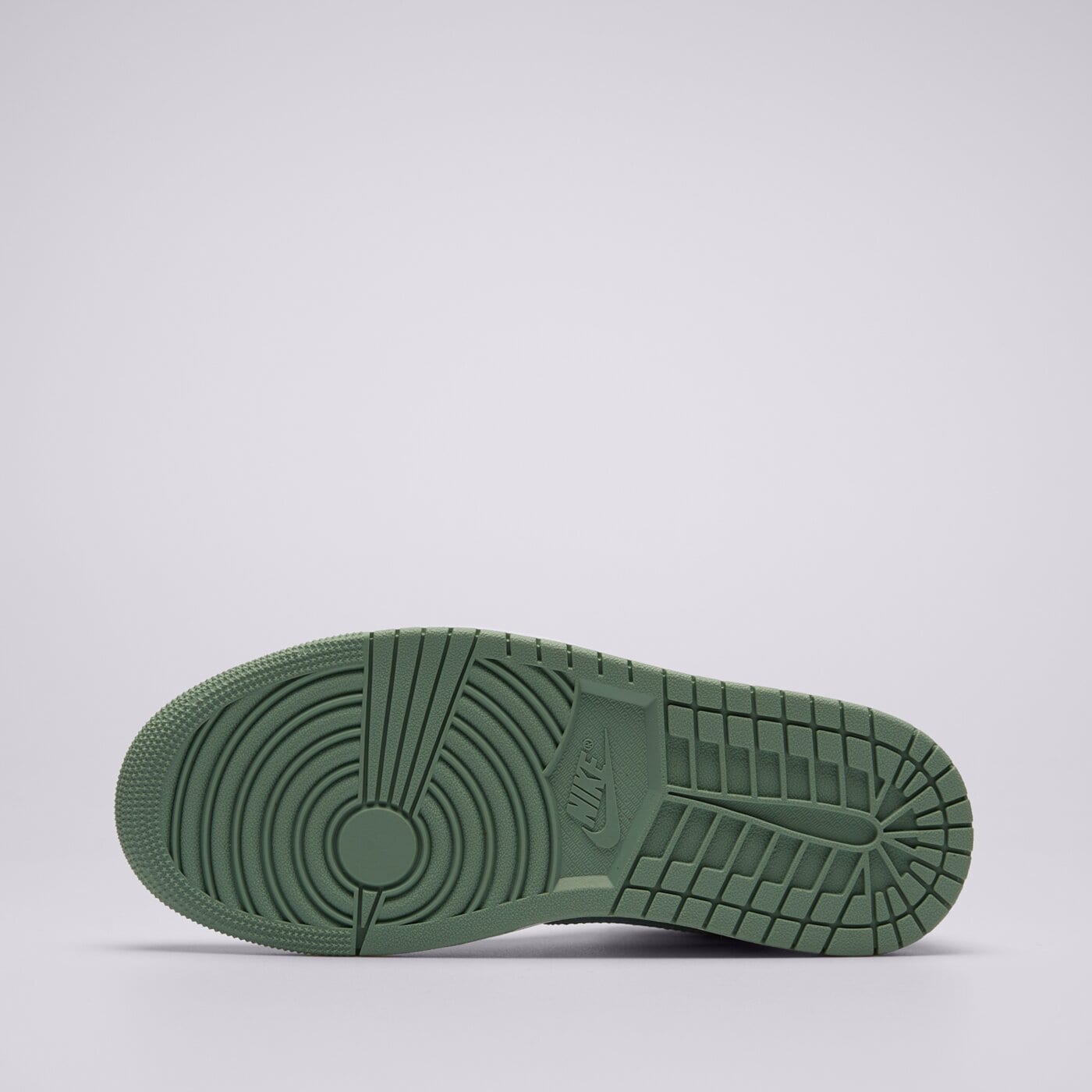 Дамски маратонки WMNS AIR JORDAN 1 MID bq6472-138 цвят бял