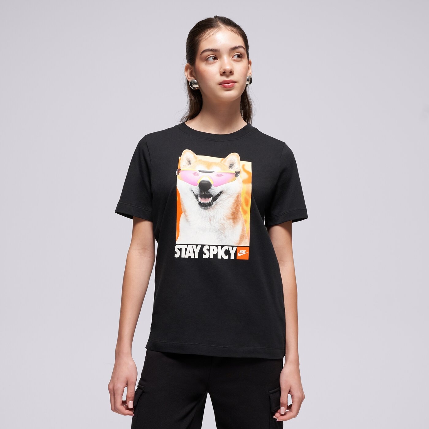 Детска тениска NIKE ТЕНИСКА K NSW TEE PHOTO SHIBA GIRL hv5206-010 цвят черен