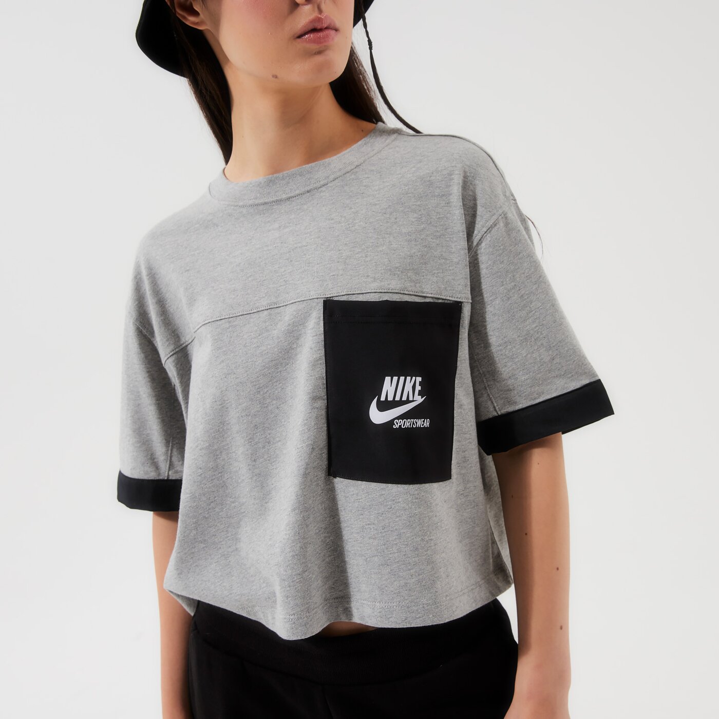 Дамска тениска NIKE ТЕНИСКА W NSW SS ТОП HTG dd5685-063 цвят сив