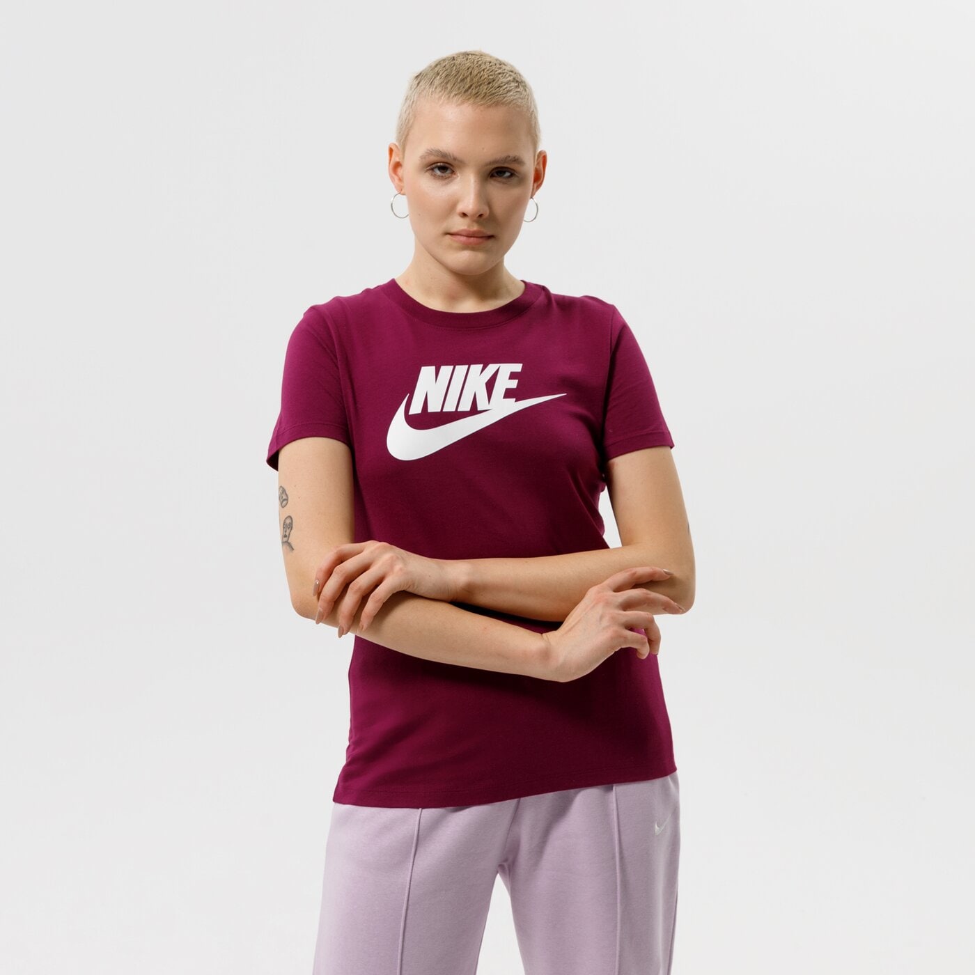 Дамска тениска NIKE ТЕНИСКА NIKE SPORTSWEAR ESSENTIAL bv6169-610 цвят бордо