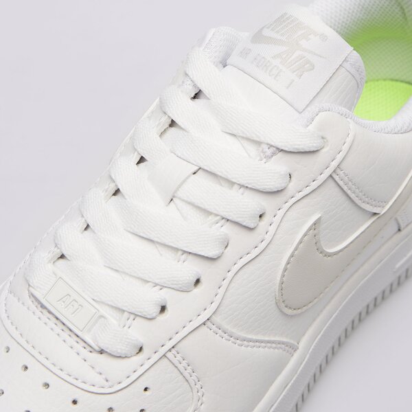 Дамски маратонки NIKE AIR FORCE 1 '07 SE dv3808-104 цвят бял