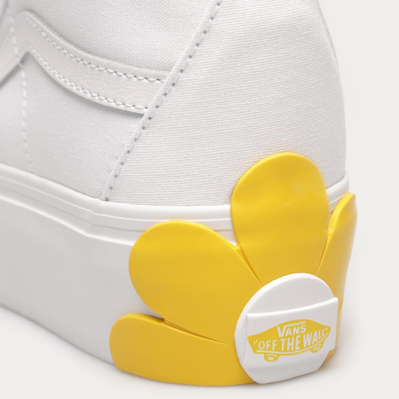 Дамски маратонки VANS SK8-HI TAPERED STACKFORM OSF vn0a5jm1w001 цвят бял