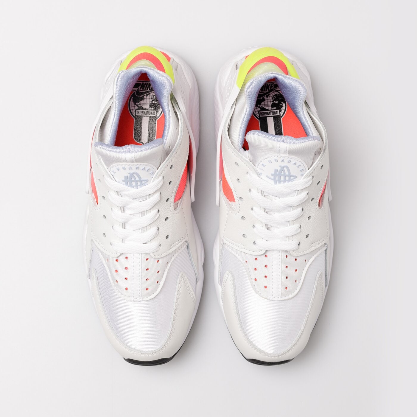 Дамски маратонки NIKE AIR HUARACHE  dh4439-106 цвят бял