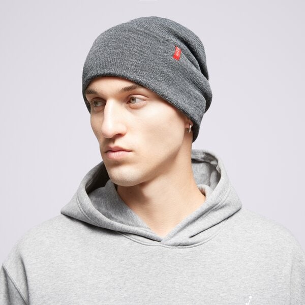Дамска зимна шапка LEVI'S ШАПКА SLOUCHY RED TAB BEANIE 77138-0888 цвят сив