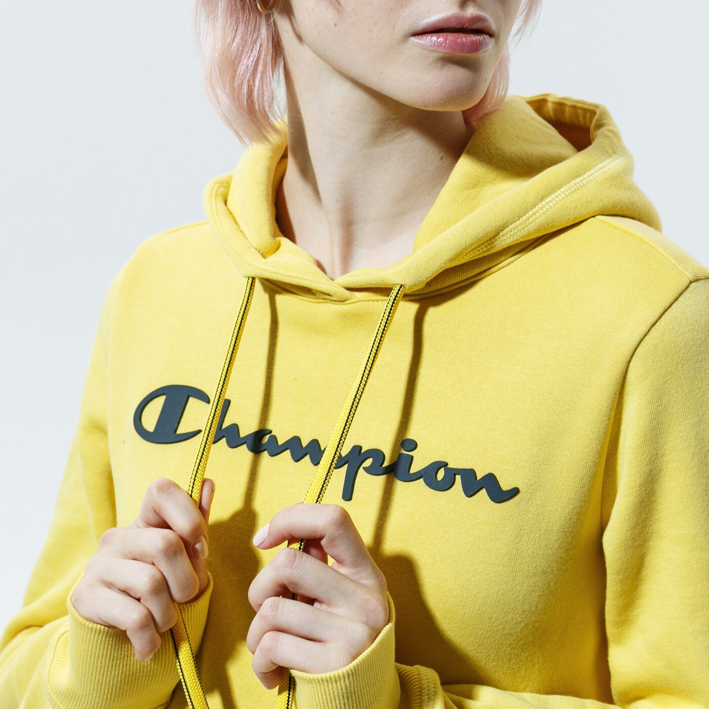 Дамски суичър CHAMPION СУИТЧЪР С КАЧУЛКА HOODED SWEATSHIRT 113207ys087 цвят горчица