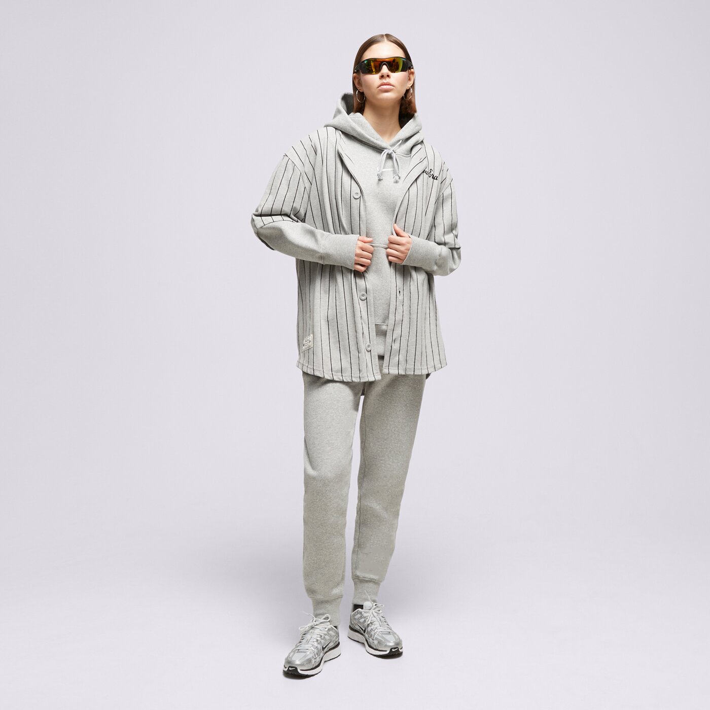 Дамски суичър NIKE СУИТЧЪР С КАЧУЛКА W NSW PHNX FLC OS PO HOODIE dq5860-063 цвят сив