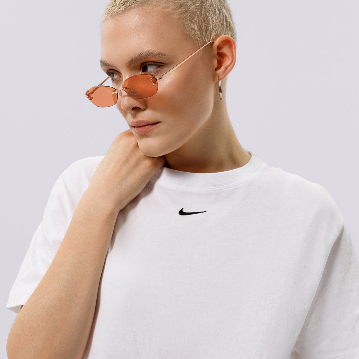Дамска тениска NIKE ТЕНИСКА SPORTSWEAR ESSENTIAL OVERSIZED dn5697-100 цвят бял