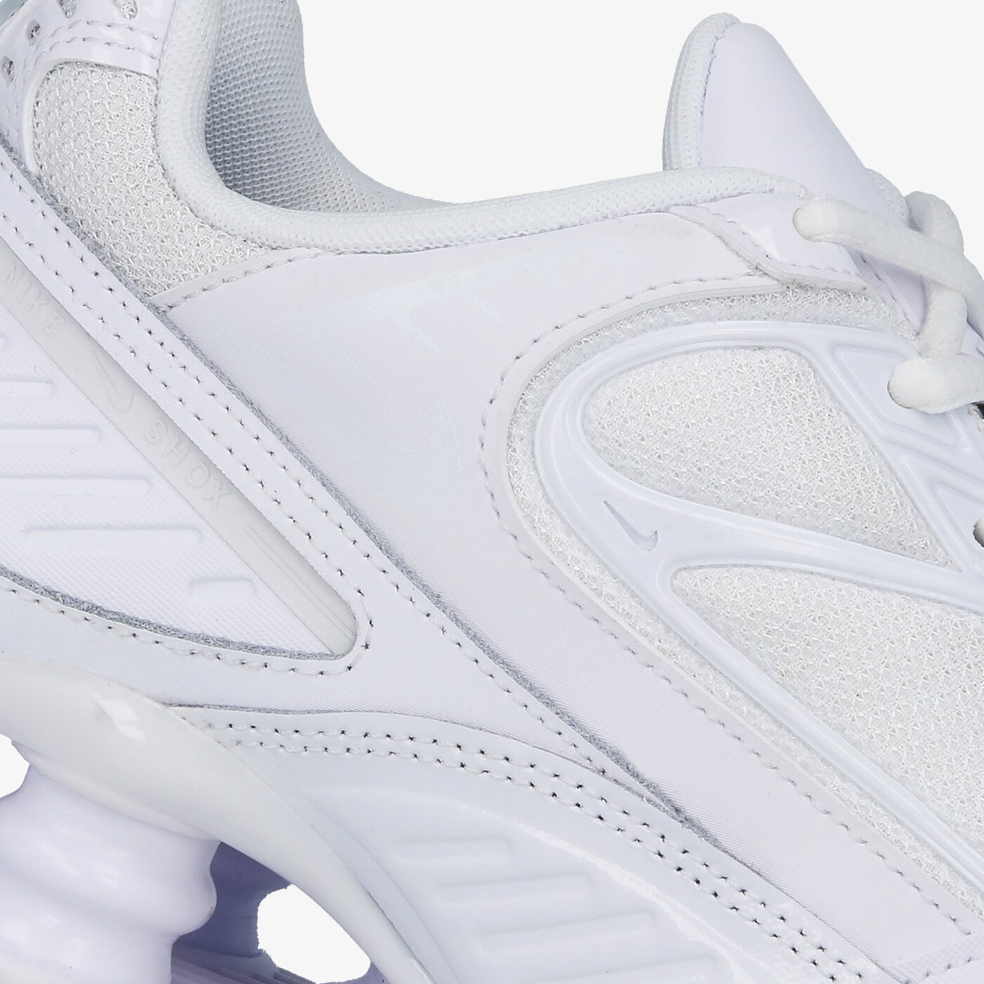 Дамски маратонки NIKE SHOX ENIGMA  bq9001-101 цвят бял