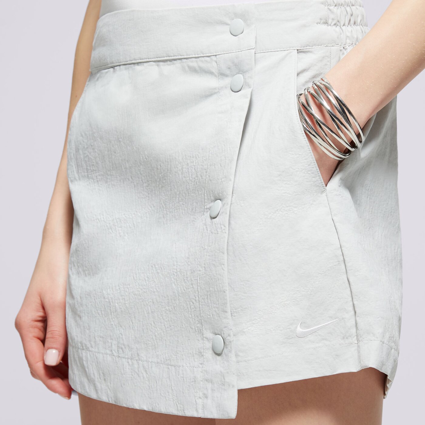 Дамски къси панталони NIKE ШОРТИ W NSW ESSNTL WVN MR 3" SKORT hm6979-034 цвят сив