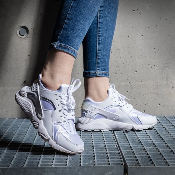 Дамски маратонки NIKE AIR HUARACHE  dh4439-102 цвят бял