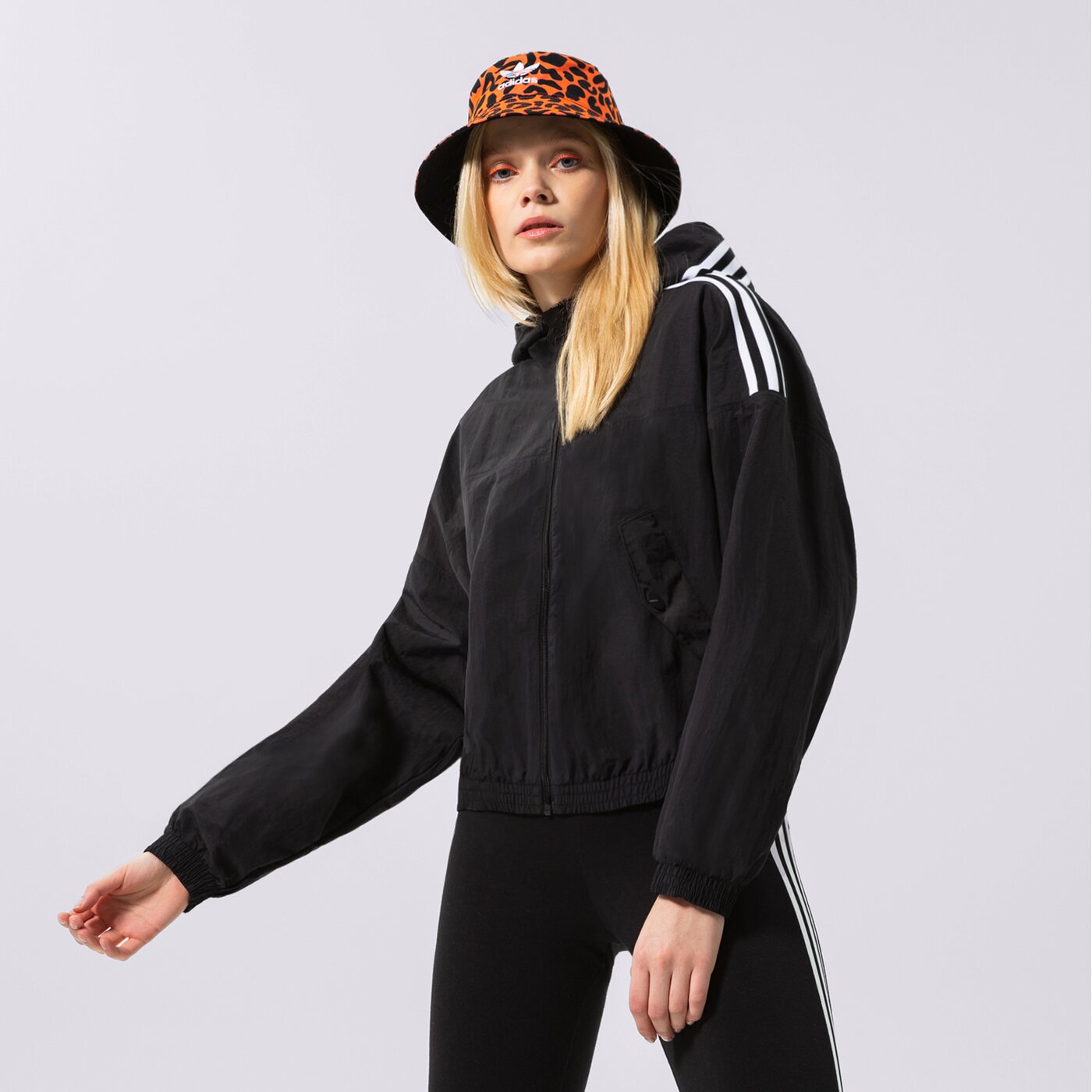 Дамско преходно яке ADIDAS ЯКЕ WINDBREAKER hc2022 цвят черен