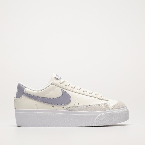 Дамски маратонки NIKE W BLAZER LOW PLATFORM dj0292-110 цвят бял