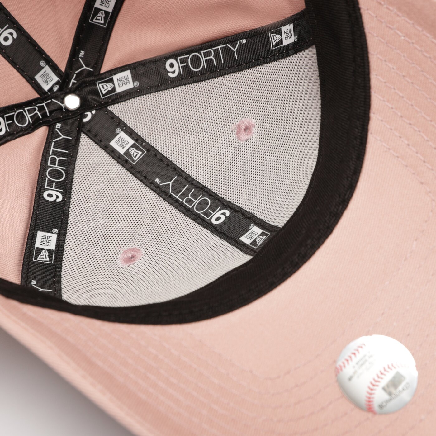 Дамска шапка с козирка NEW ERA ШАПКА WMNS LE 940 NYY NEW YORK YANKEES 60298801 цвят розов