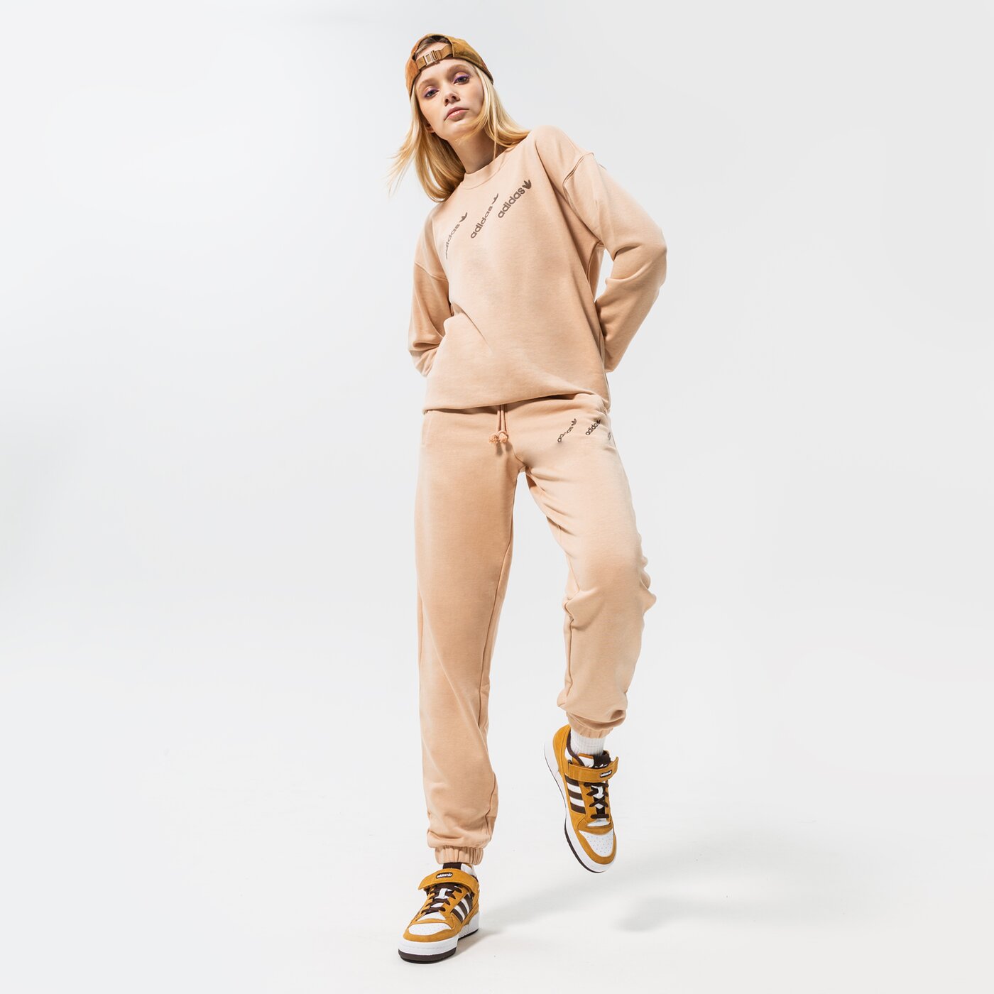 Дамски суичър ADIDAS СУИТЧЪР CREW hm4867 цвят бежов