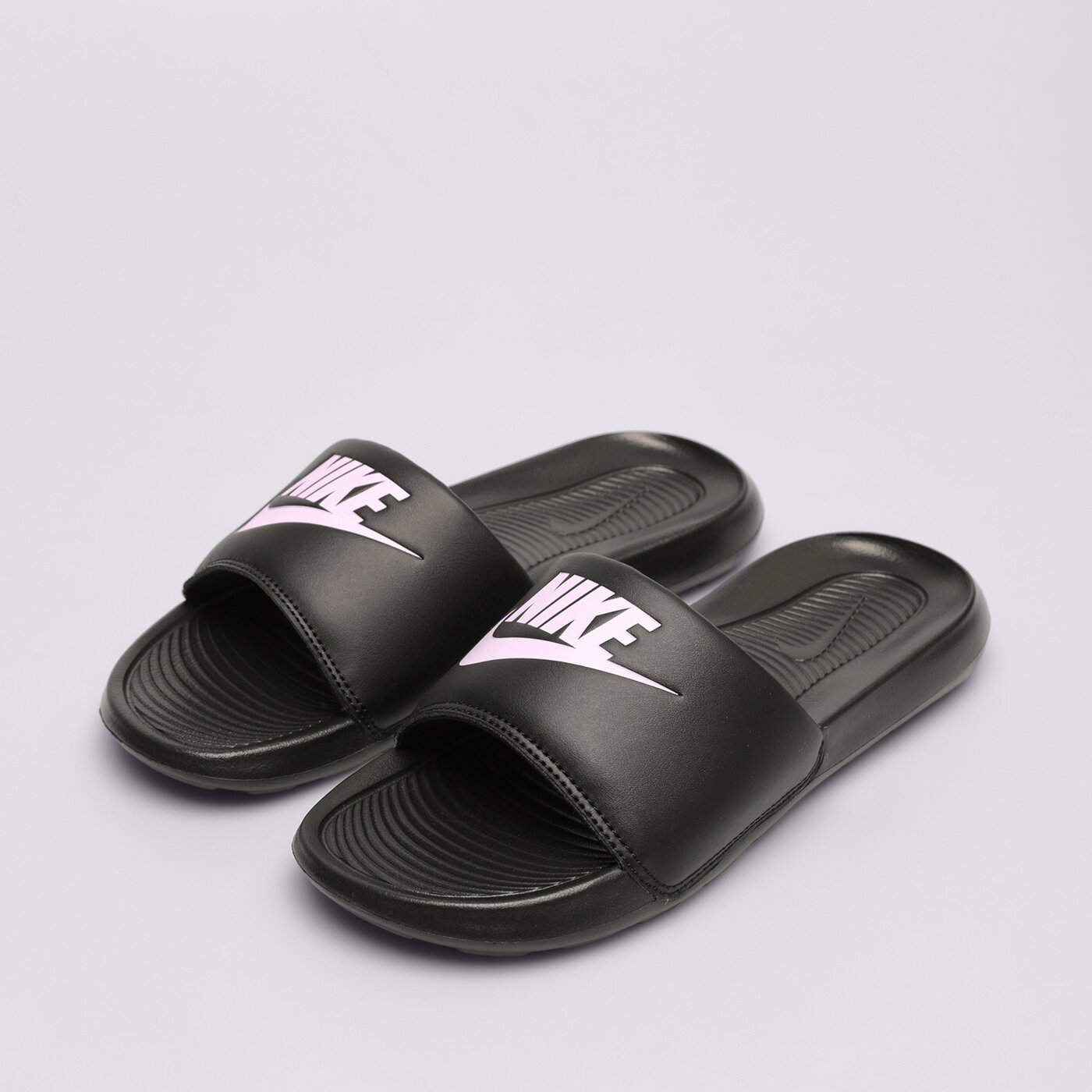 Дамски чехли и сандали NIKE VICTORI ONE SLIDE  cn9677-002 цвят черен