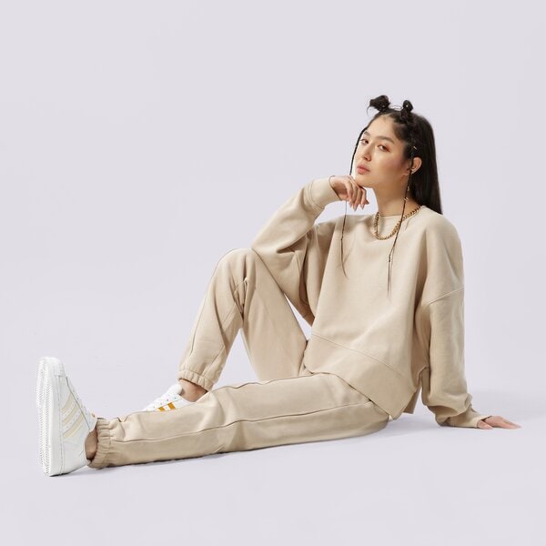 Дамски суичър NIKE СУИТЧЪР W NSW ESSNTL CLCTN FLC OS CRW dj7665-126 цвят бежов