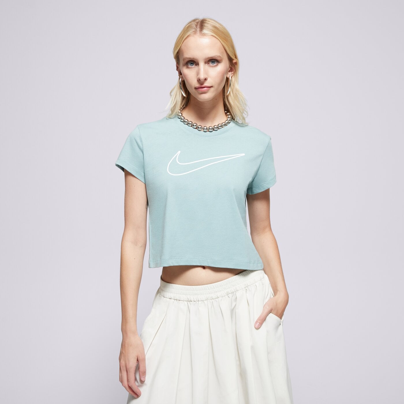 Дамска тениска NIKE ТЕНИСКА W NSW CLUB SS TEE HBR MD hv5002-017 цвят зелен