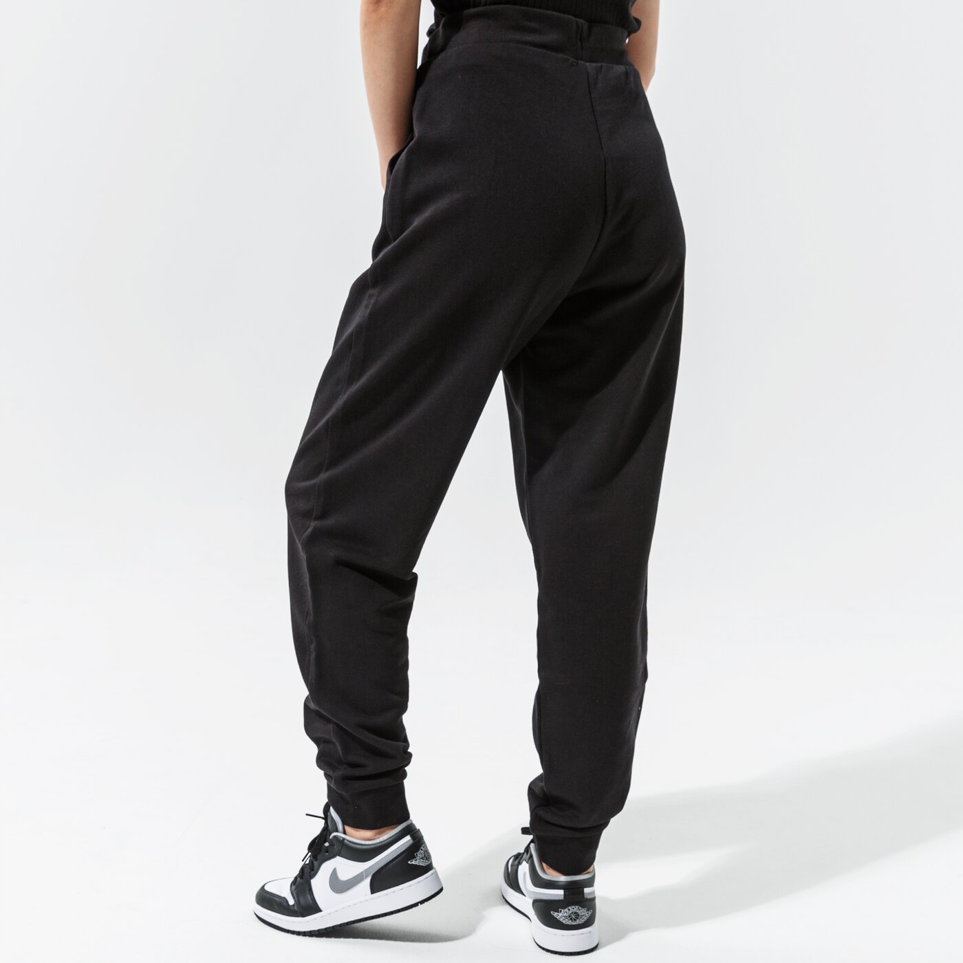 Дамски панталони PUMA ПАНТАЛОНИ HER HIGH WAIST PANTS TR CL - PUMA BLACK 58952801 цвят черен