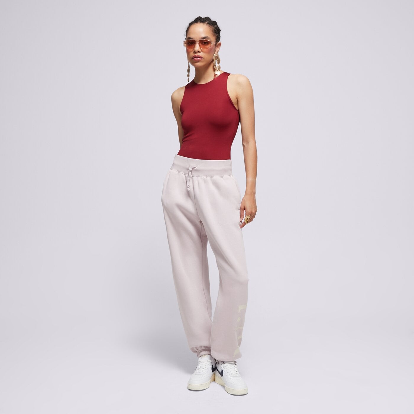 Дамски панталони NIKE ПАНТАЛОНИ W NSW PHNX FLC OS LOGO SWTPNT fn2552-019 цвят виолетов