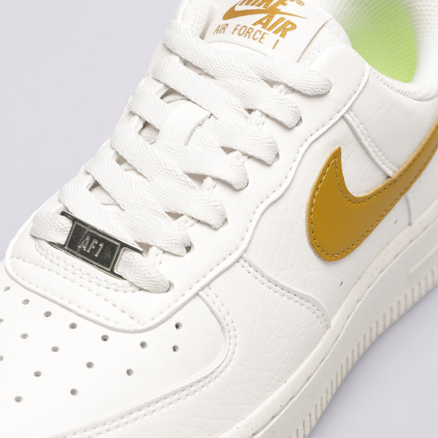 Дамски маратонки NIKE W AIR FORCE 1 '07 NEXT NATURE dv3808-101 цвят бял