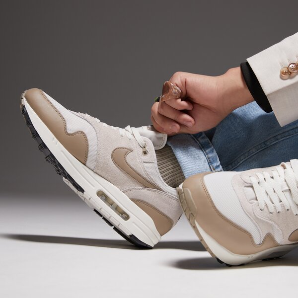 Мъжки маратонки NIKE AIR MAX 1 ESS fz5808-001 цвят бежов