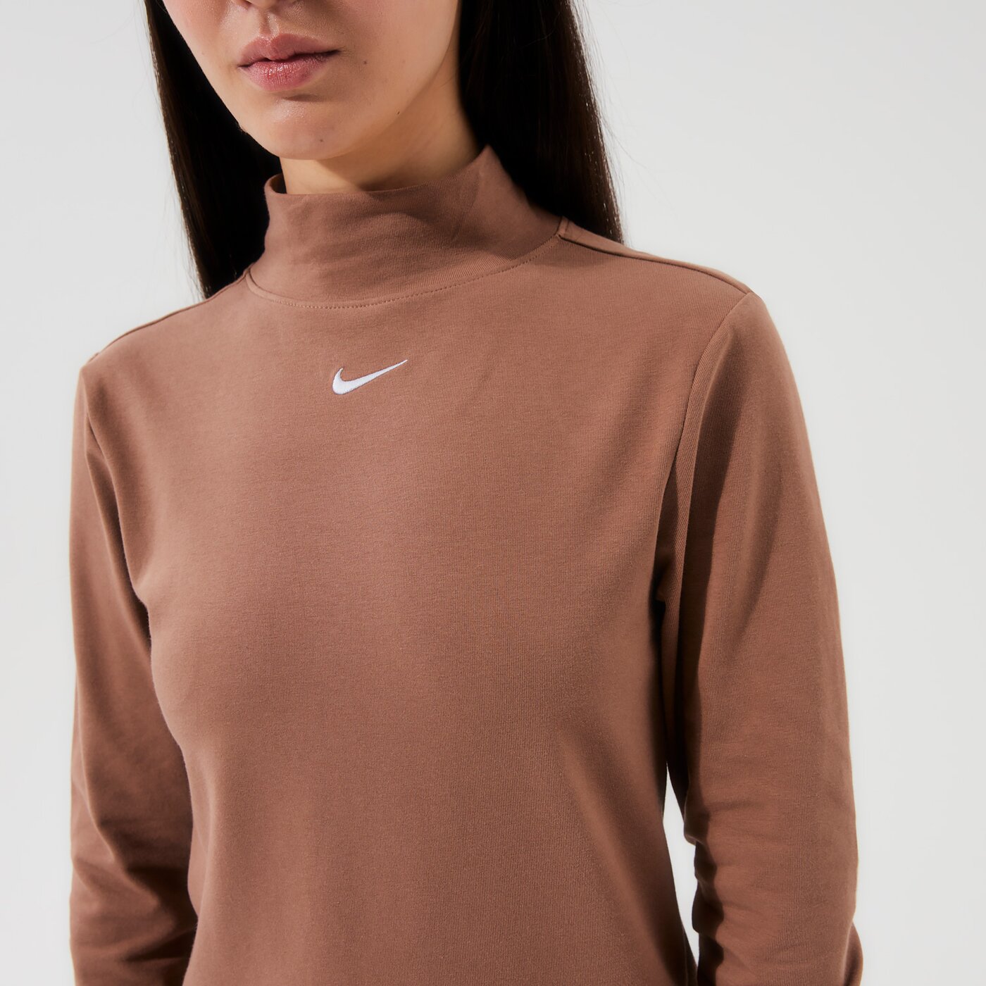 Дамска тениска NIKE ТЕНИСКА W NSW ESSNTL MOCK LS ТОП dd5882-256 цвят кафяв