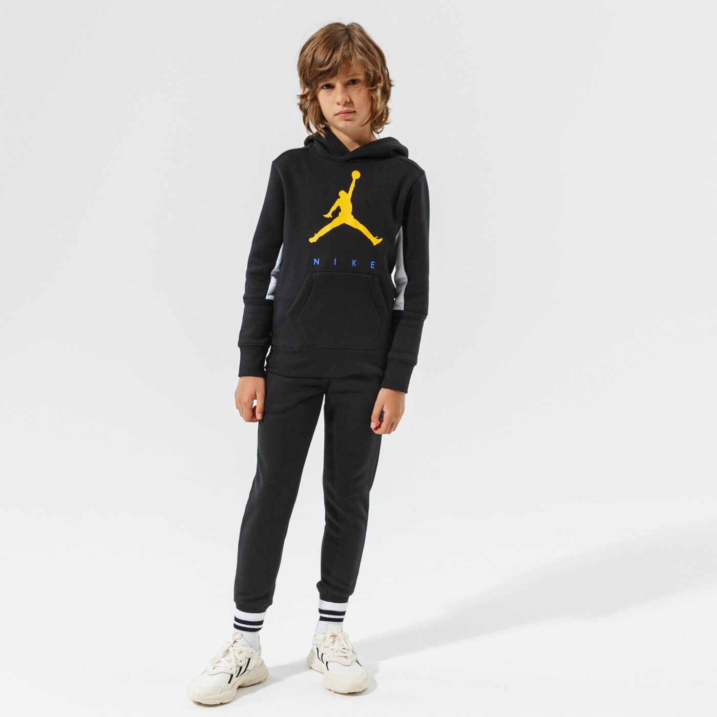 Детски суичър JORDAN СУИТЧЪР С КАЧУЛКА JUMPMAN BY NIKE PO BOY 95a675-023 цвят черен