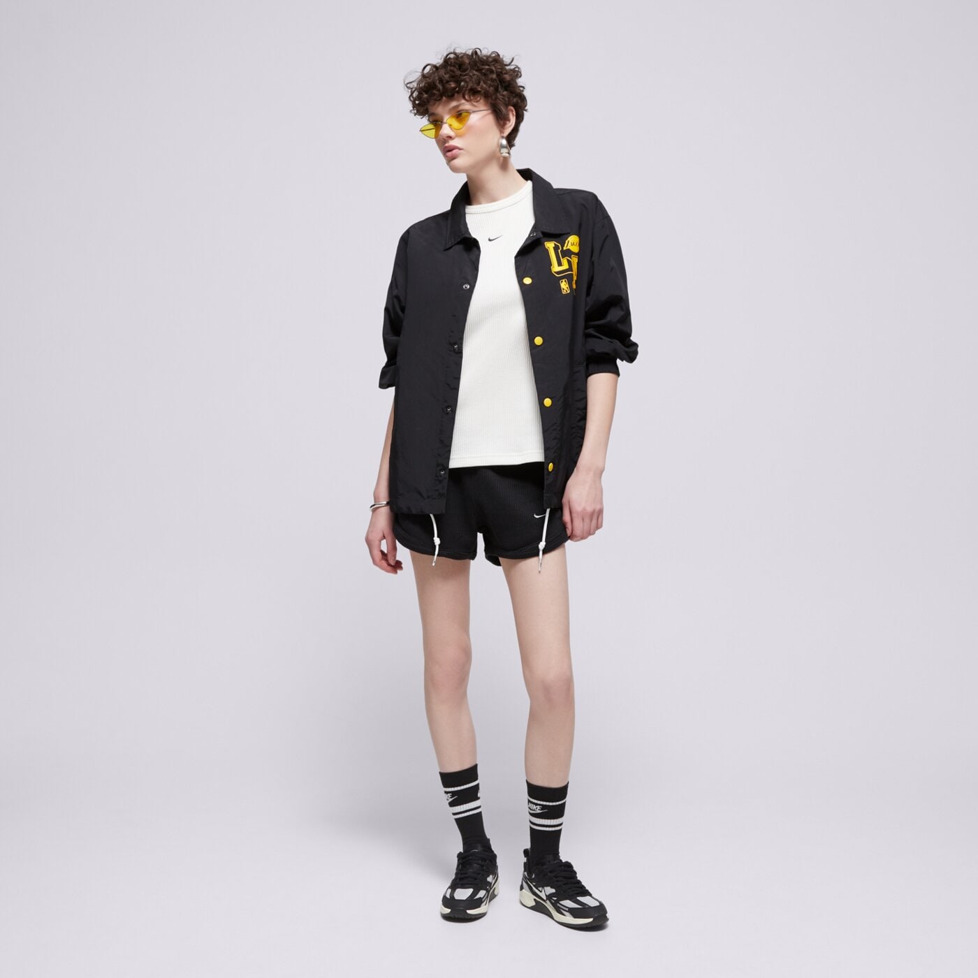 Дамска тениска NIKE ТЕНИСКА W NSW NK CHLL WFL SS ТОП hj3838-134 цвят кремав