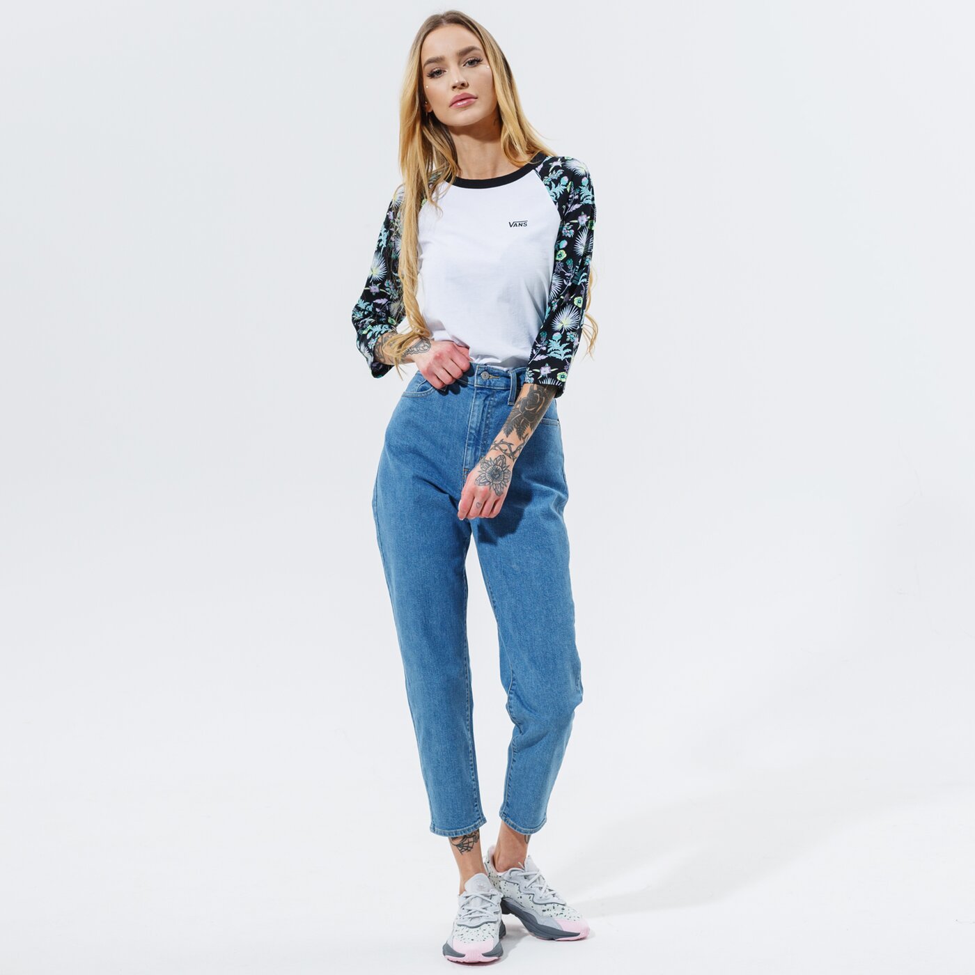 Дамска тениска VANS ТЕНИСКА WM CALIFAS WHITE/CALIFAS BLACK vn0a53pzzfk1 цвят бял