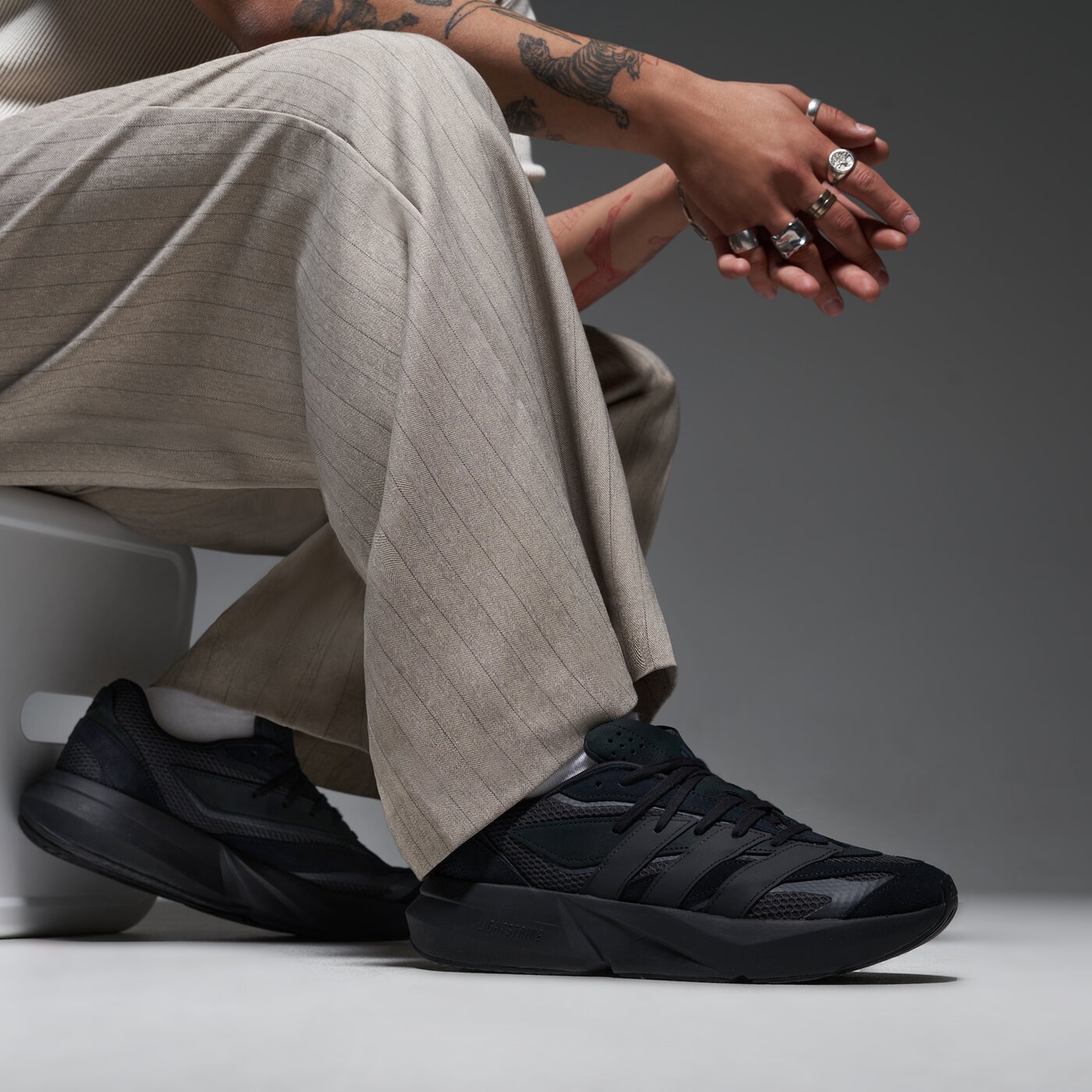 Мъжки маратонки ADIDAS LIGHTBLAZE jh6941 цвят черен