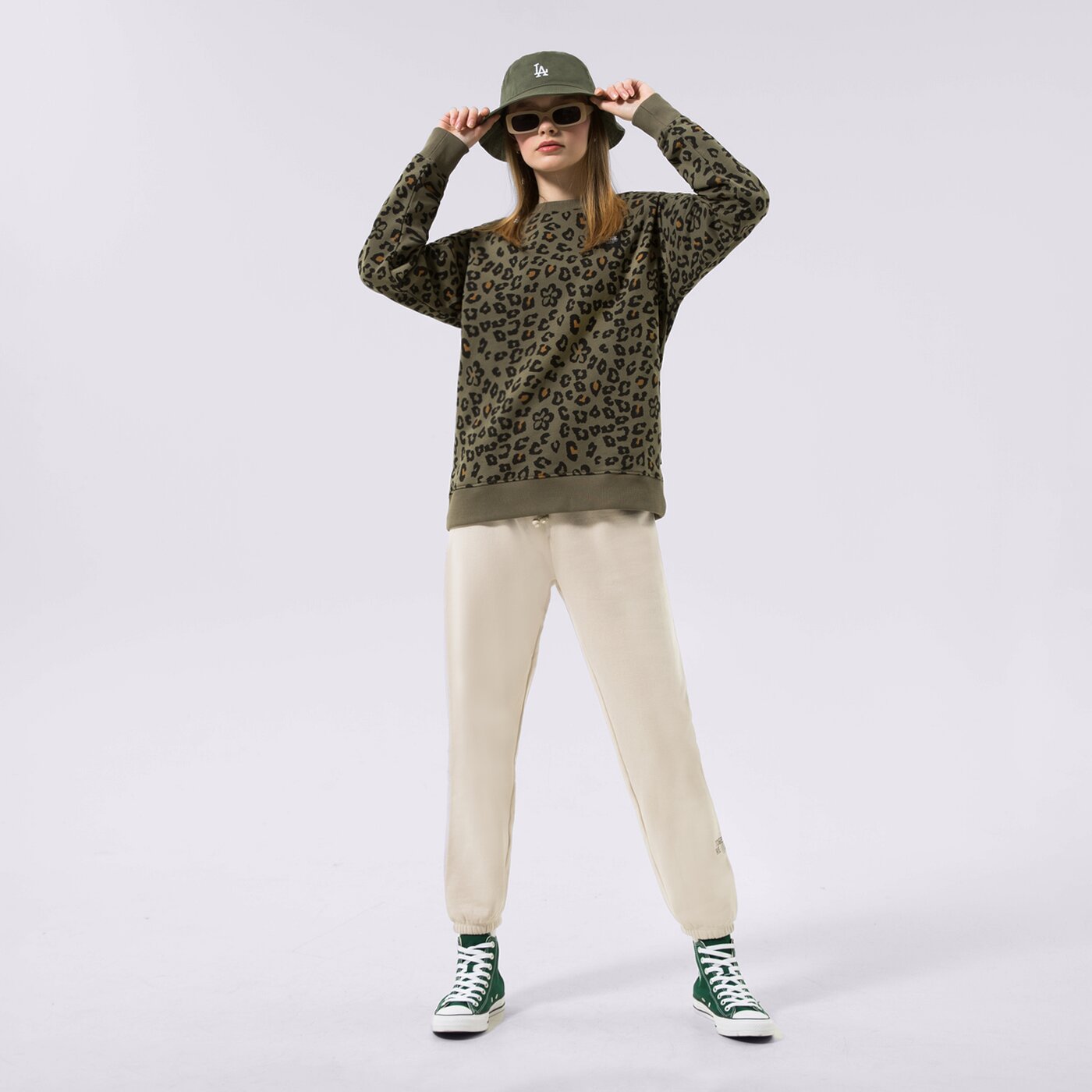 Дамски суичър VANS СУИТЧЪР FLORAL ANIMAL CREW GRAPE LEAF vn000435kcz1 цвят многоцветен