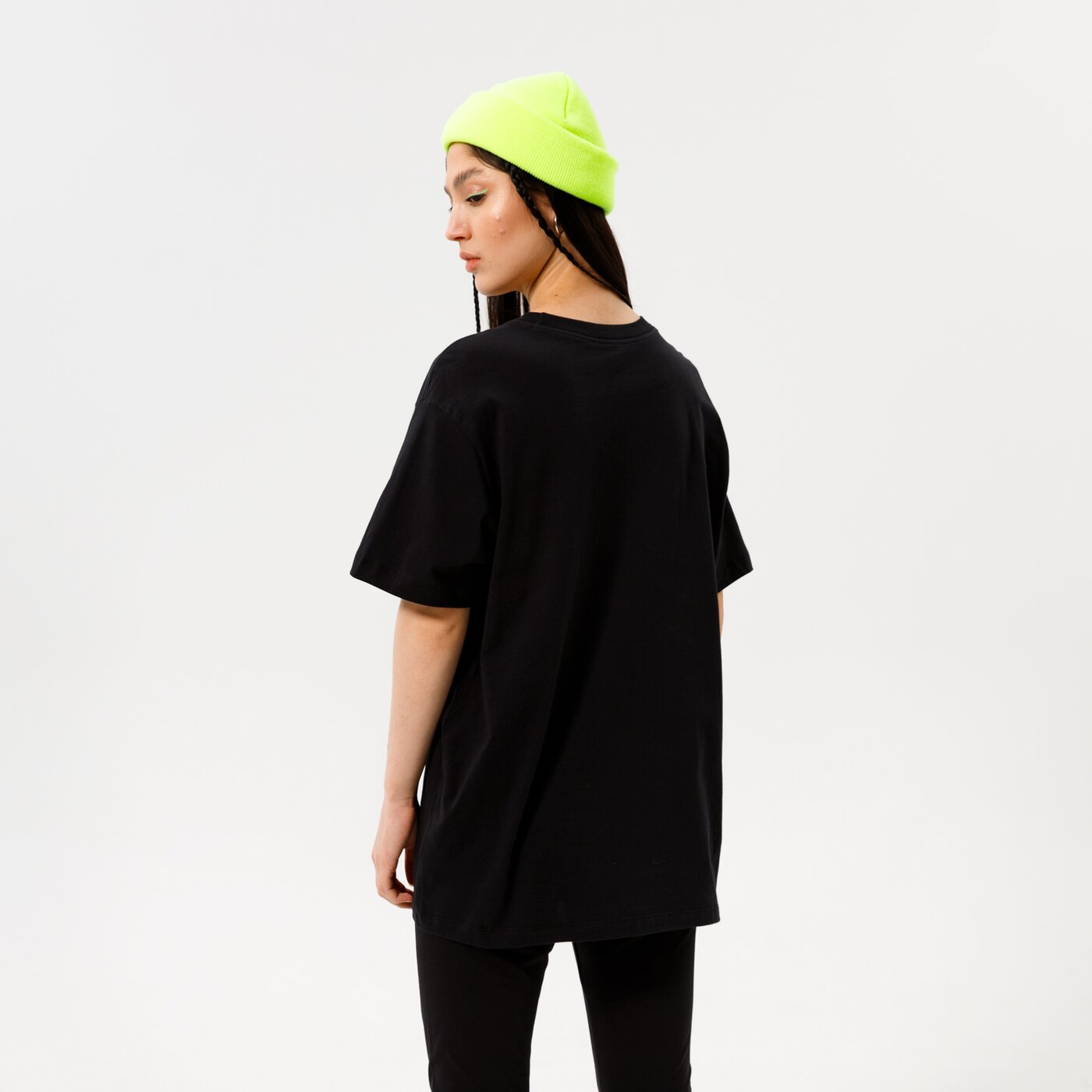 Дамска тениска NIKE SPORTSWEAR ESSENTIAL OVERSIZED ТЕНИСКА dn5697-010 цвят черен