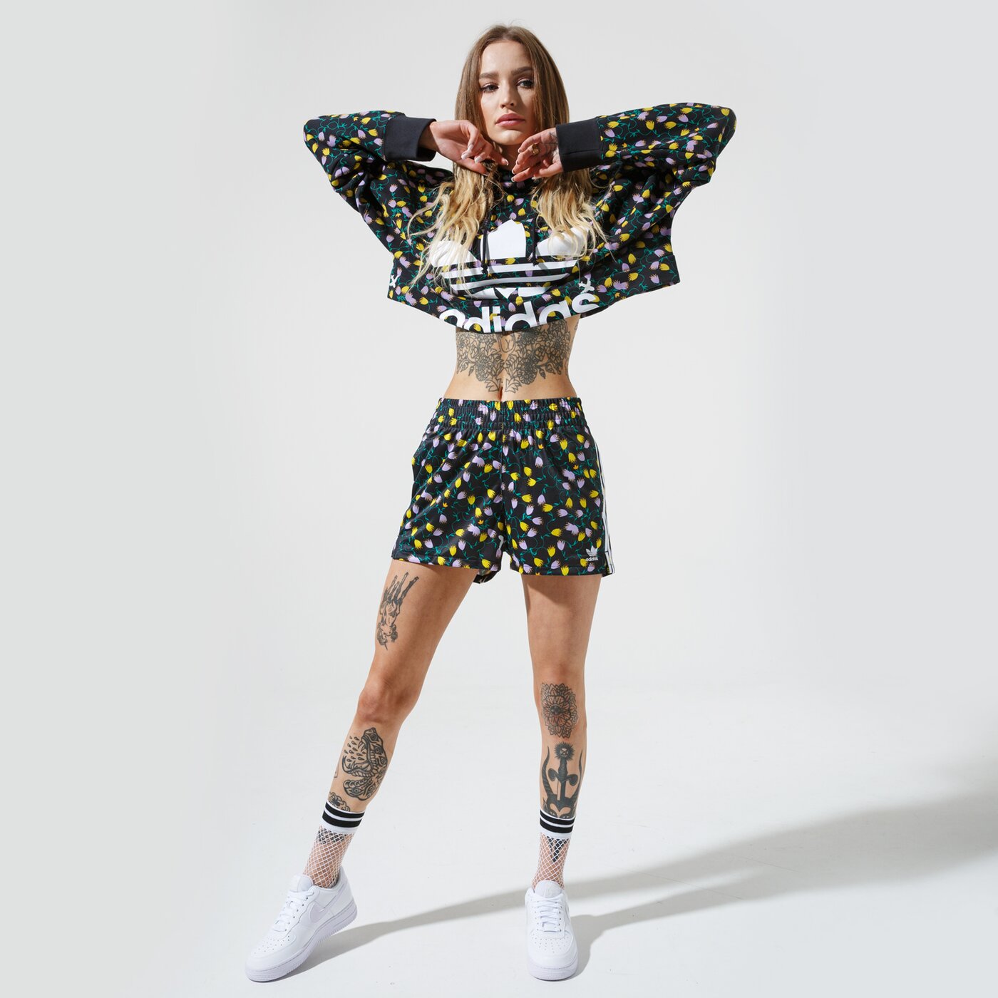 Дамски къси панталони ADIDAS ШОРТИ AOP SHORTS fl4111 цвят многоцветен