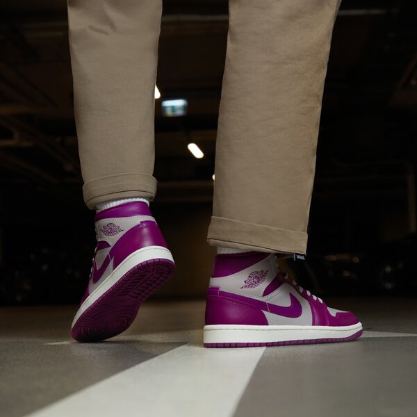 Дамски маратонки AIR JORDAN 1 MID  bq6472-501 цвят виолетов