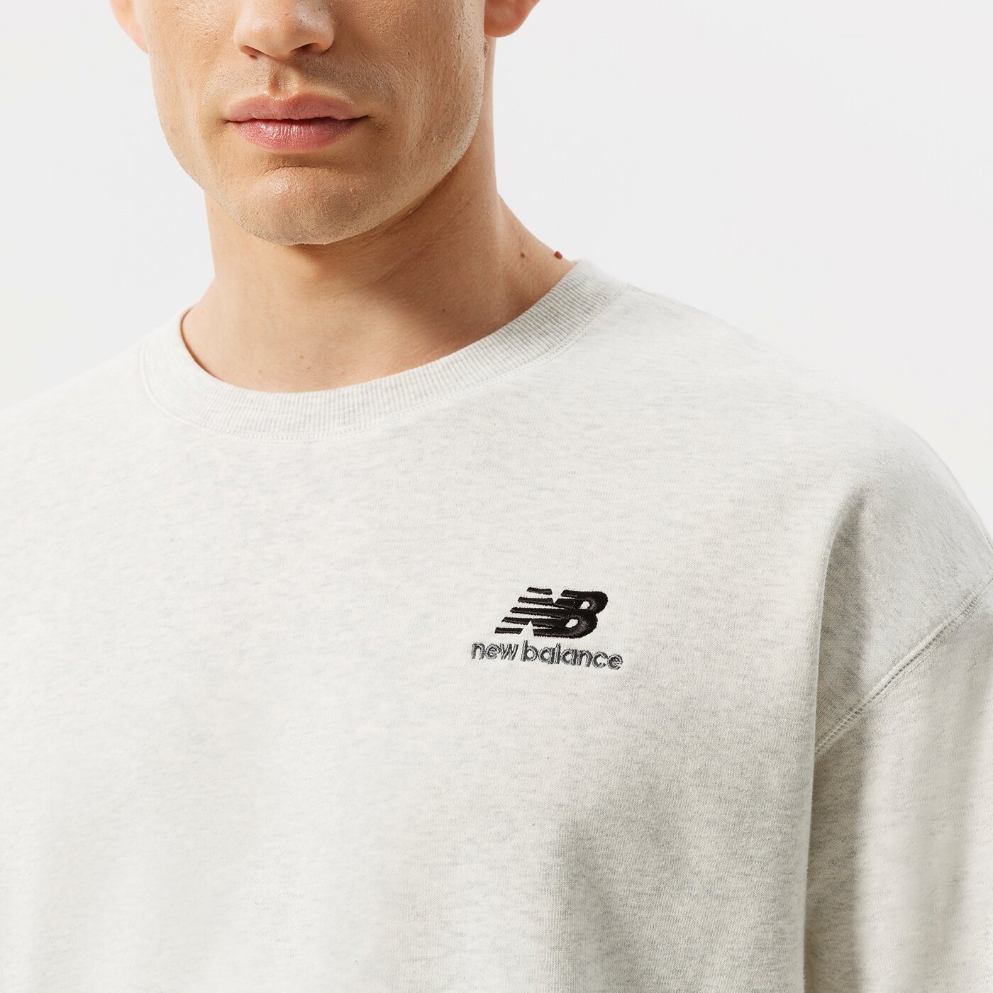 Мъжки суичър NEW BALANCE СУИТЧЪР NB ESSENTIALS UNI-SSENTIALS CREW ut21501sah цвят сив