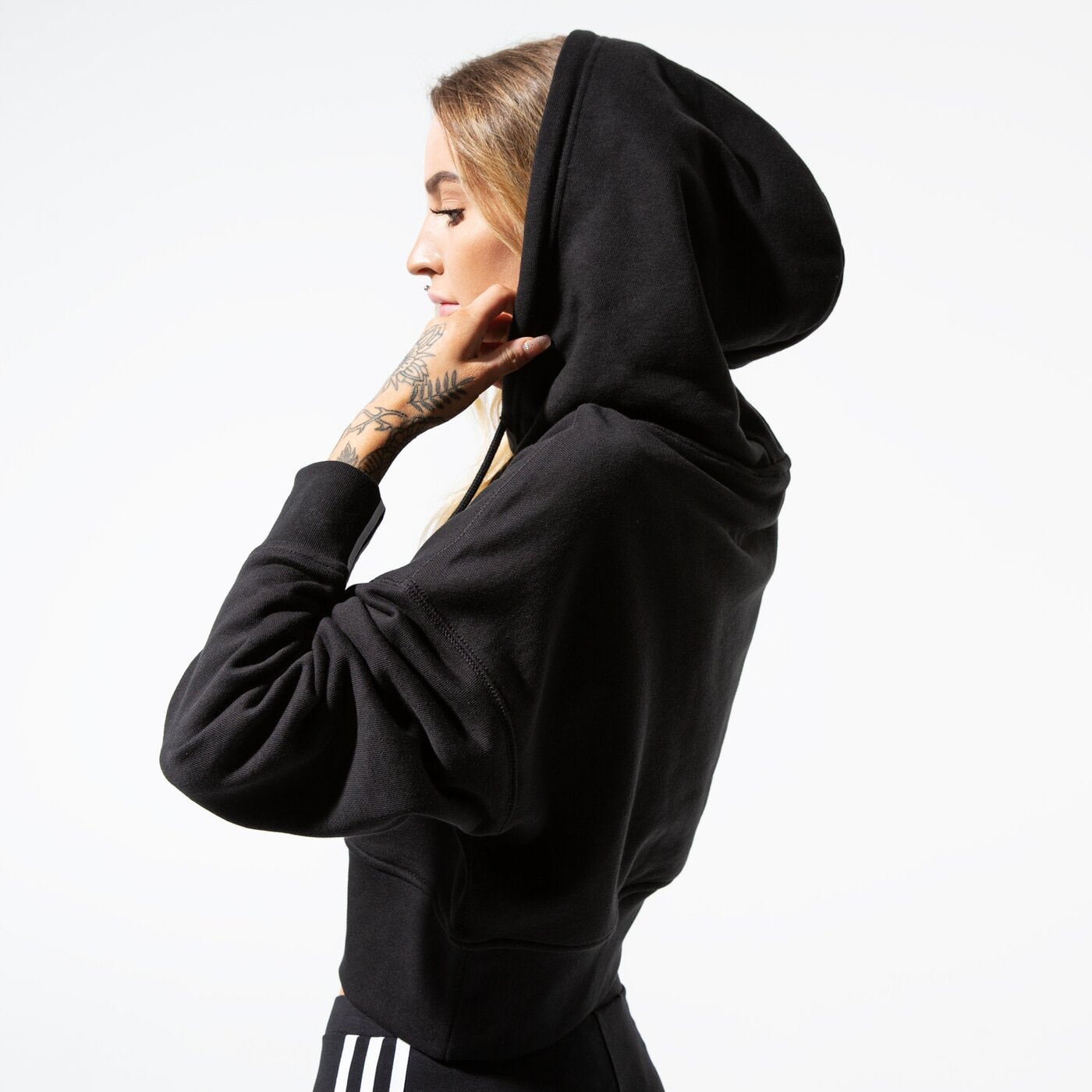 Дамски суичър ADIDAS СУИТЧЪР VOCAL CROP HOOD ej8537 цвят черен