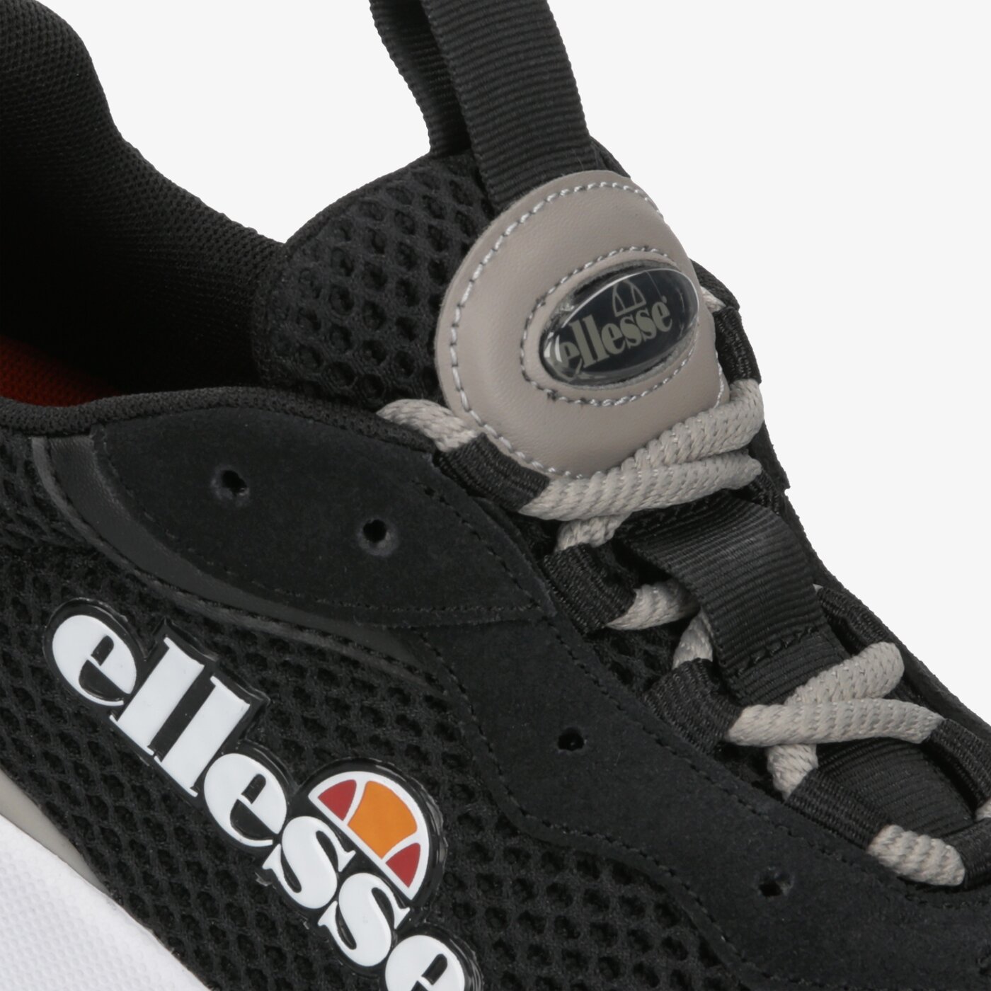 Дамски маратонки ELLESSE MASSELLO 610409 цвят черен