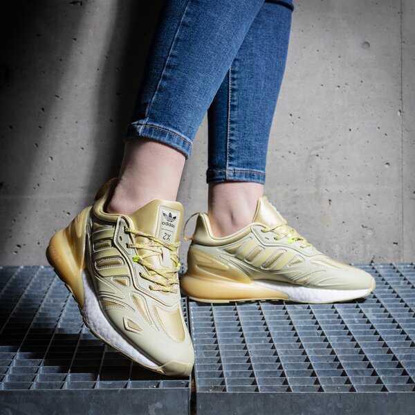 Дамски маратонки ADIDAS ZX 2K BOOST 2.0 W gw8290 цвят златен