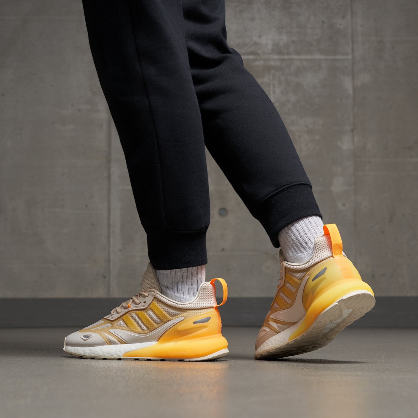 Дамски маратонки ADIDAS ZX 2K BOOST 2.0 W gz7823 цвят бежов