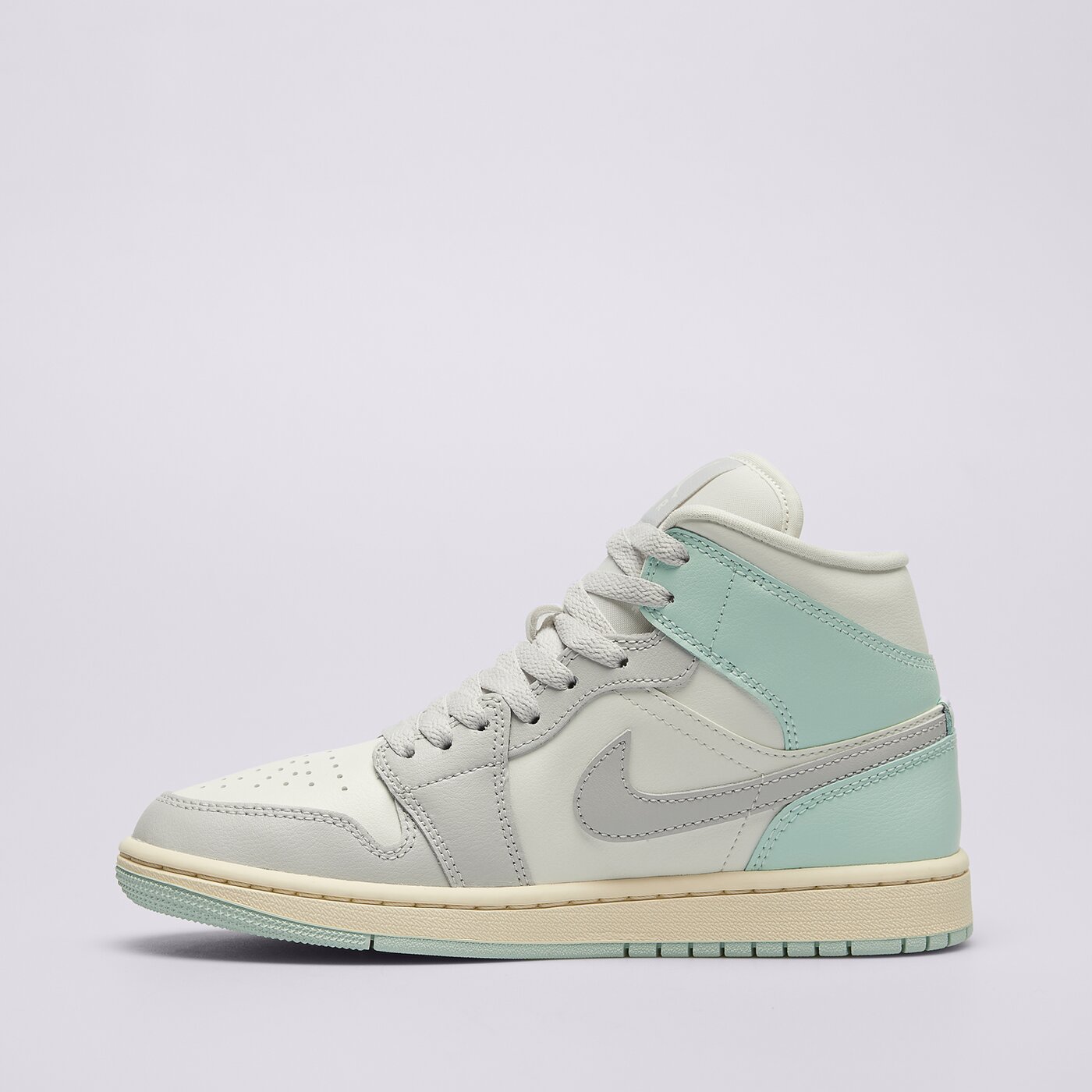 Дамски маратонки WMNS AIR JORDAN 1 MID bq6472-134 цвят мента